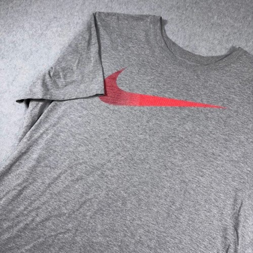 Nike T Shirt Mens XL Gray Athletic Cut Graphic Red Swoosh Short Sleeve Tee